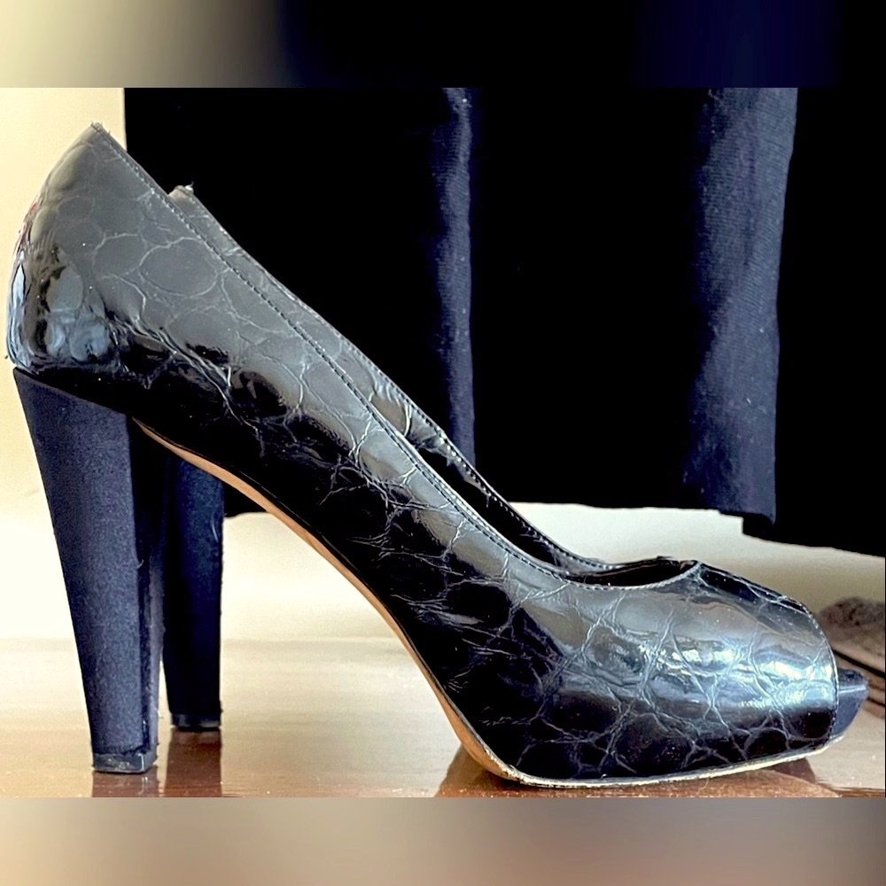 Kate Spade Peeptoe / Open Toe Faux Croc Patent & Silk Heel Pump - Size 8b!